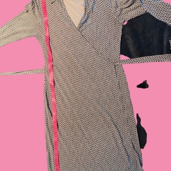 Banana Republic Collared Wrap Dress with Graphic Print - Picture 6 of 8